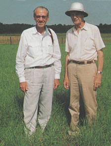 Sr. Geraldo Costal e Dr. Glen W. Burton